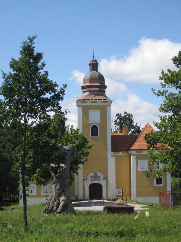 STARI GRAD LUKAVEC - LUKOVICA NAD ULAZNIM RIZALITOM