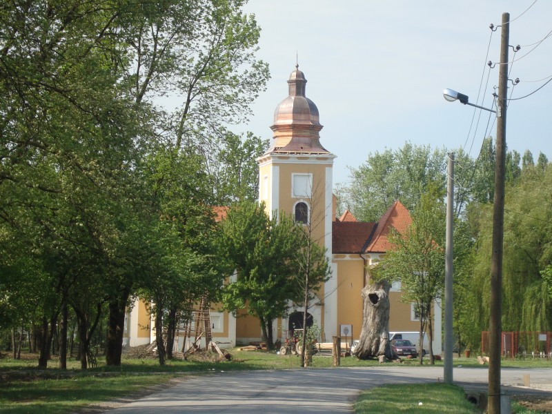 STARI GRAD LUKAVEC - LUKOVICA NAD ULAZNIM RIZALITOM